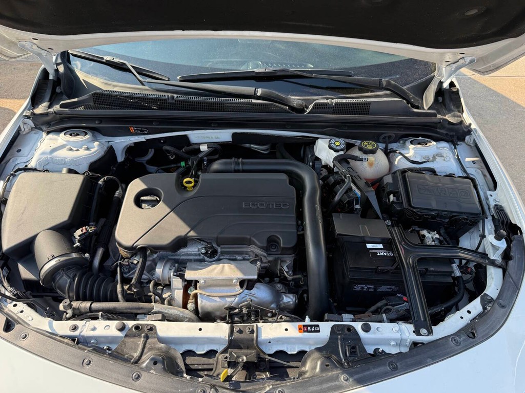 Chevrolet Malibu Vehicle Full-screen Gallery Image 32