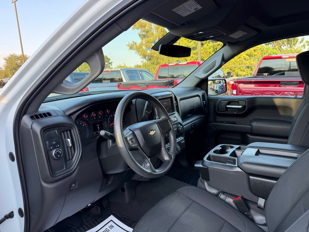 Chevrolet Silverado 1500 Vehicle Full-screen Gallery Image 06