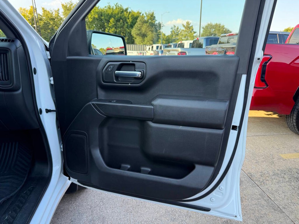 Chevrolet Silverado 1500 Vehicle Full-screen Gallery Image 11