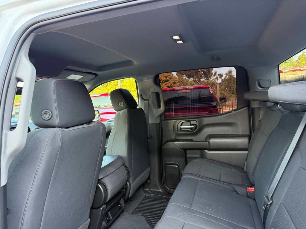 Chevrolet Silverado 1500 Vehicle Full-screen Gallery Image 12