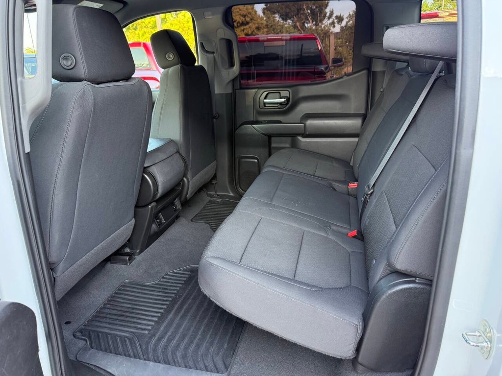 Chevrolet Silverado 1500 Vehicle Full-screen Gallery Image 13