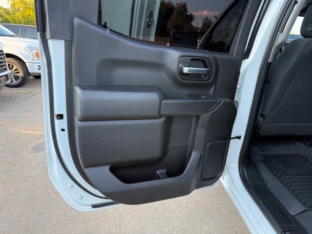 Chevrolet Silverado 1500 Vehicle Full-screen Gallery Image 14