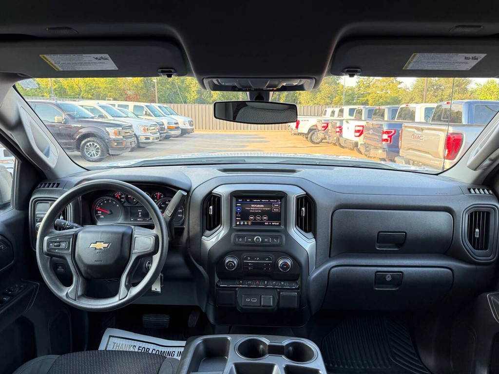 Chevrolet Silverado 1500 Vehicle Full-screen Gallery Image 17