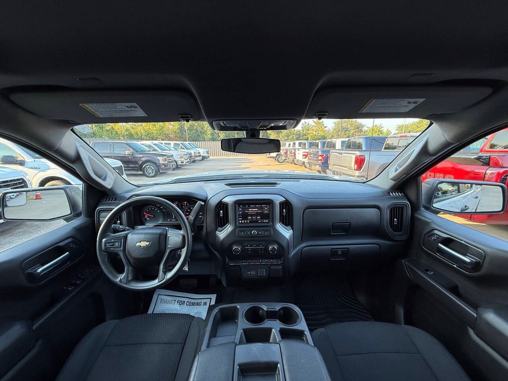 Chevrolet Silverado 1500 Vehicle Full-screen Gallery Image 18