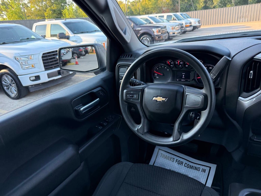 Chevrolet Silverado 1500 Vehicle Full-screen Gallery Image 19