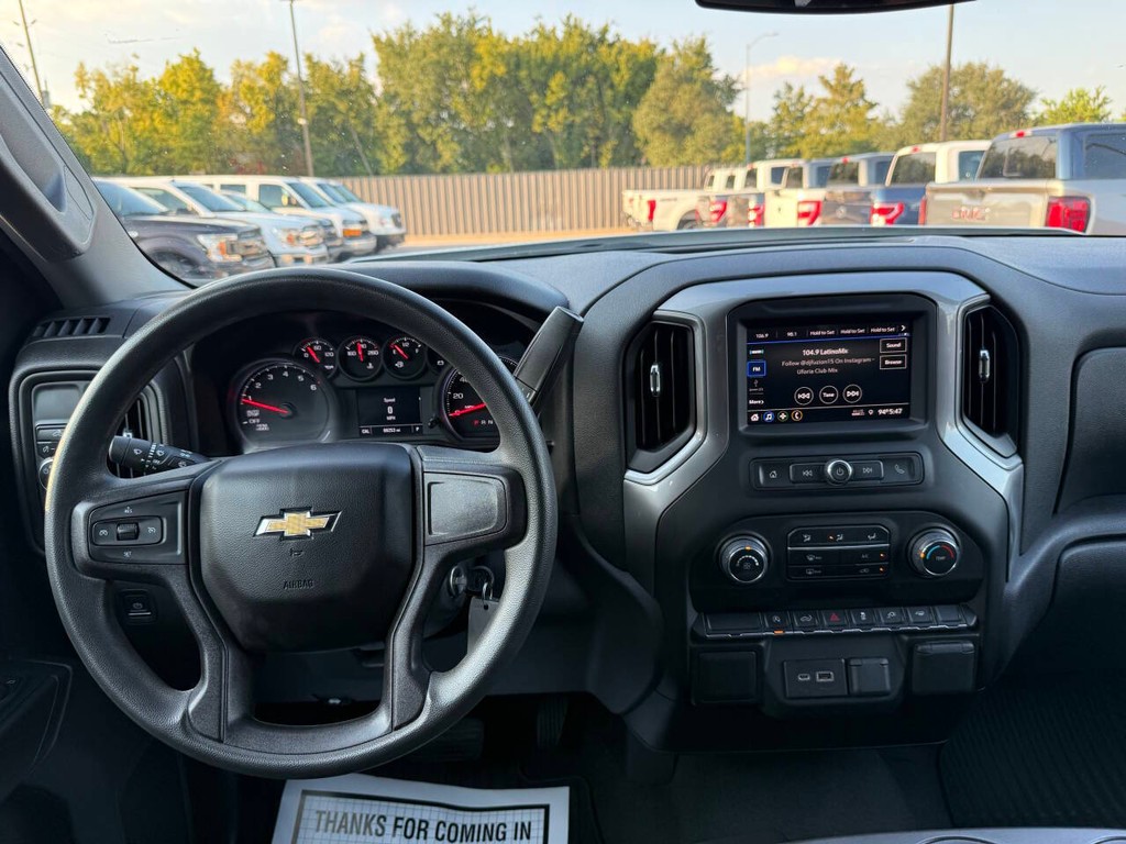 Chevrolet Silverado 1500 Vehicle Full-screen Gallery Image 21