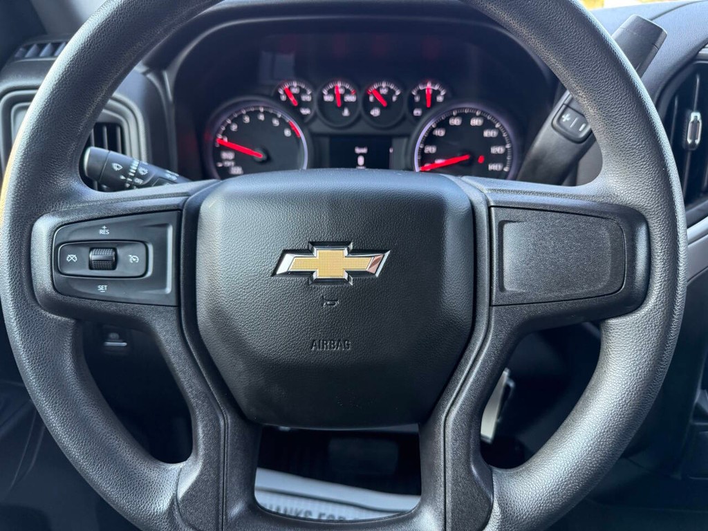 Chevrolet Silverado 1500 Vehicle Full-screen Gallery Image 23