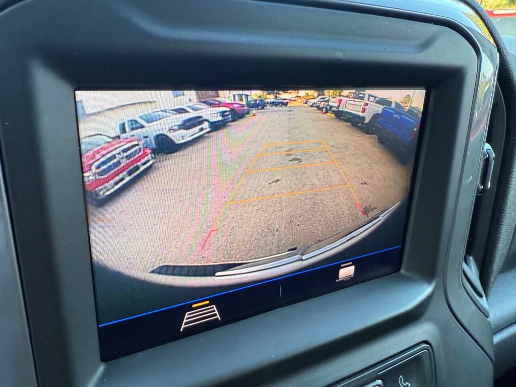 Chevrolet Silverado 1500 Vehicle Full-screen Gallery Image 26