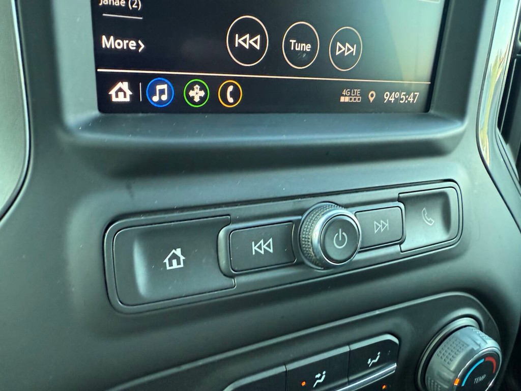 Chevrolet Silverado 1500 Vehicle Full-screen Gallery Image 27