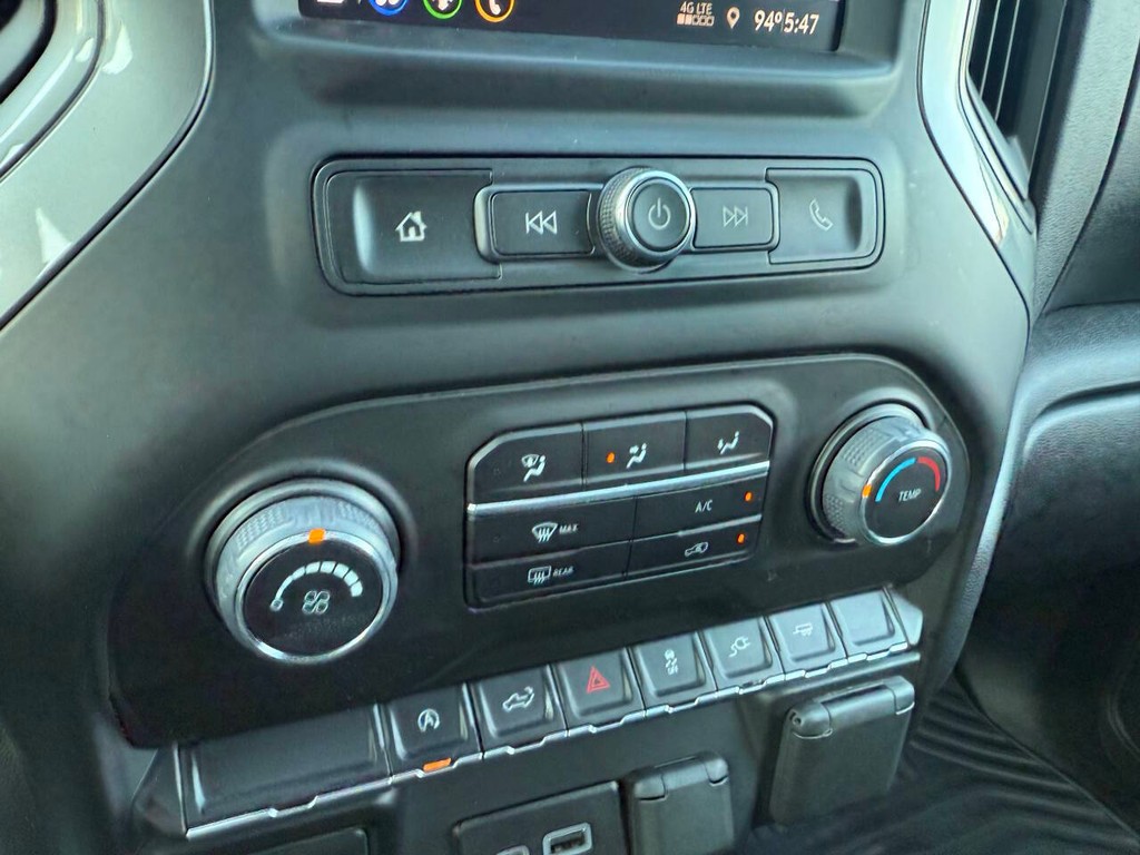 Chevrolet Silverado 1500 Vehicle Full-screen Gallery Image 28