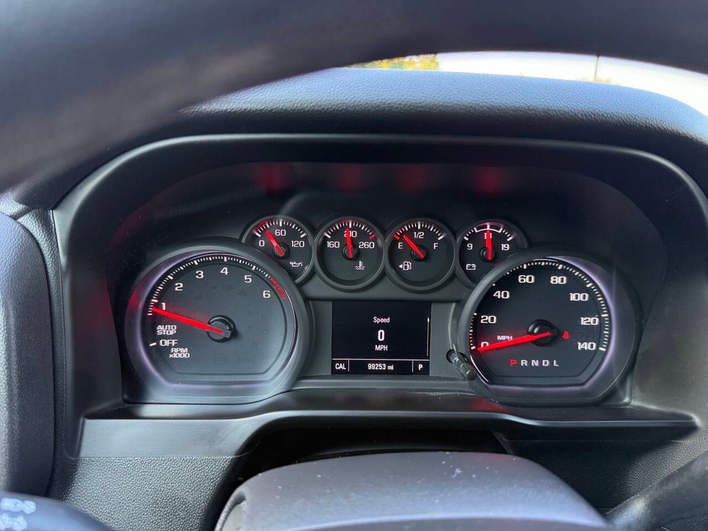 Chevrolet Silverado 1500 Vehicle Full-screen Gallery Image 31