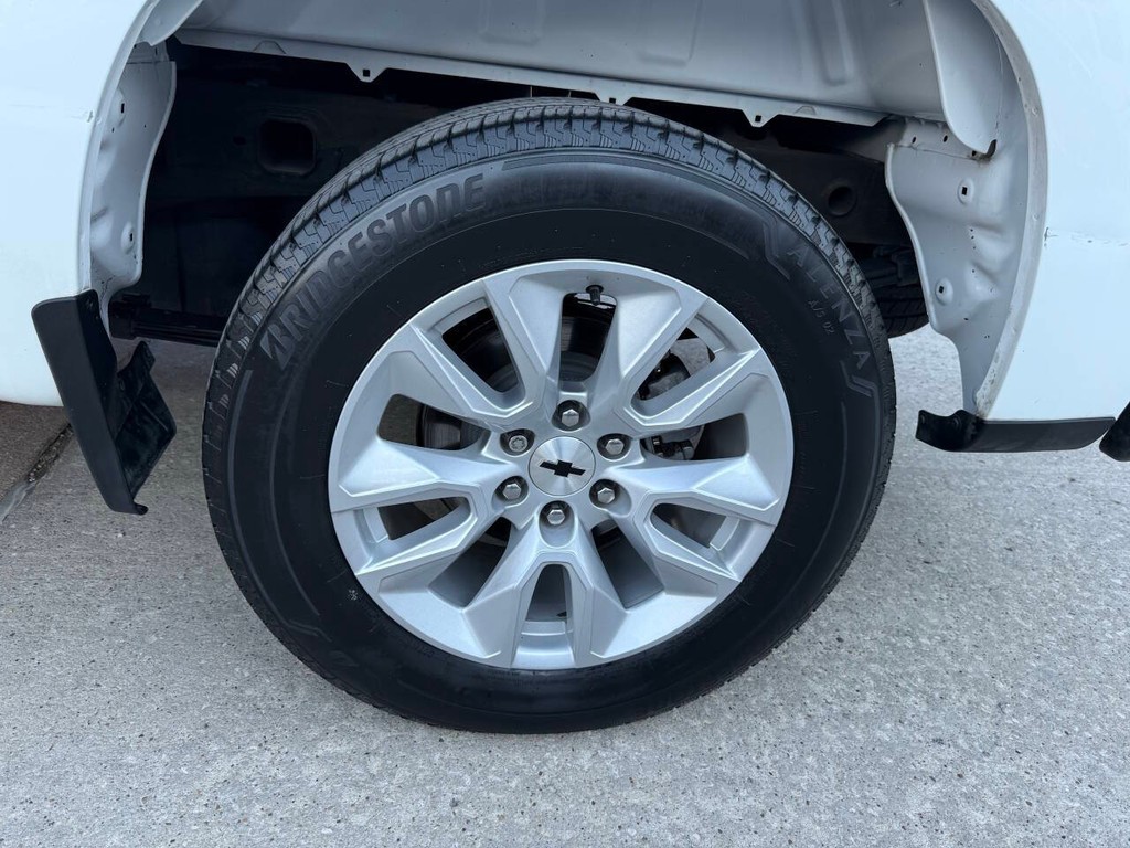 Chevrolet Silverado 1500 Vehicle Full-screen Gallery Image 35