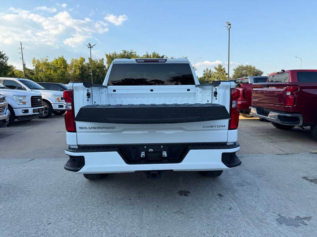 Chevrolet Silverado 1500 Vehicle Full-screen Gallery Image 36