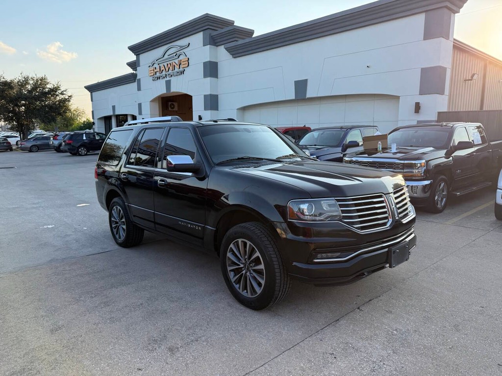 Lincoln Navigator Vehicle Full-screen Gallery Image 02