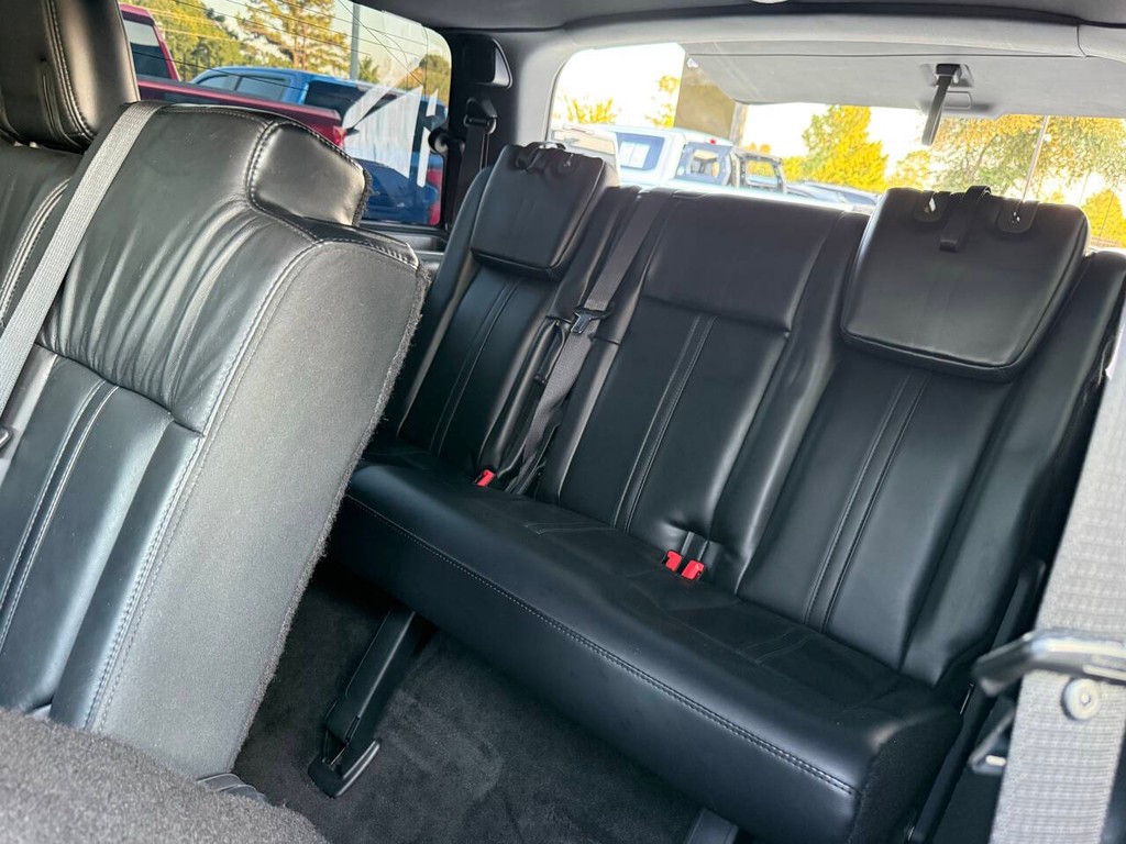 Lincoln Navigator Vehicle Full-screen Gallery Image 13