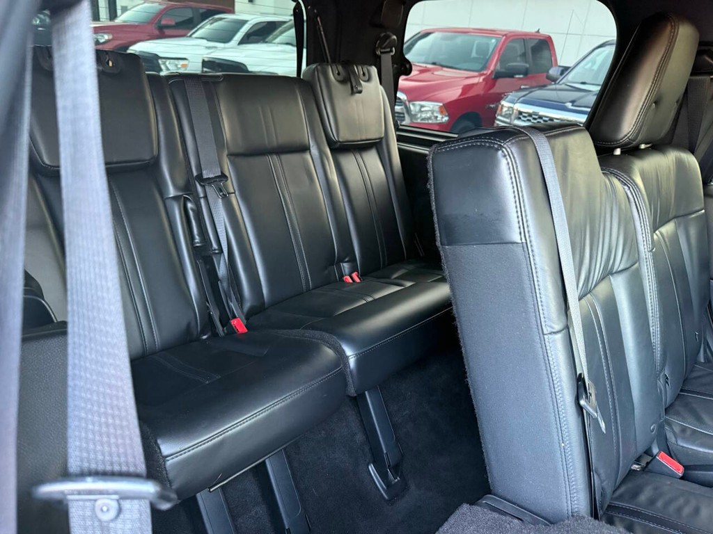 Lincoln Navigator Vehicle Full-screen Gallery Image 16