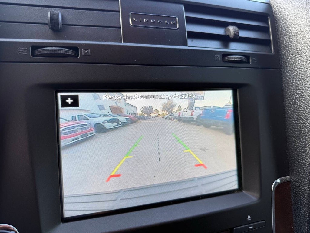 Lincoln Navigator Vehicle Full-screen Gallery Image 27