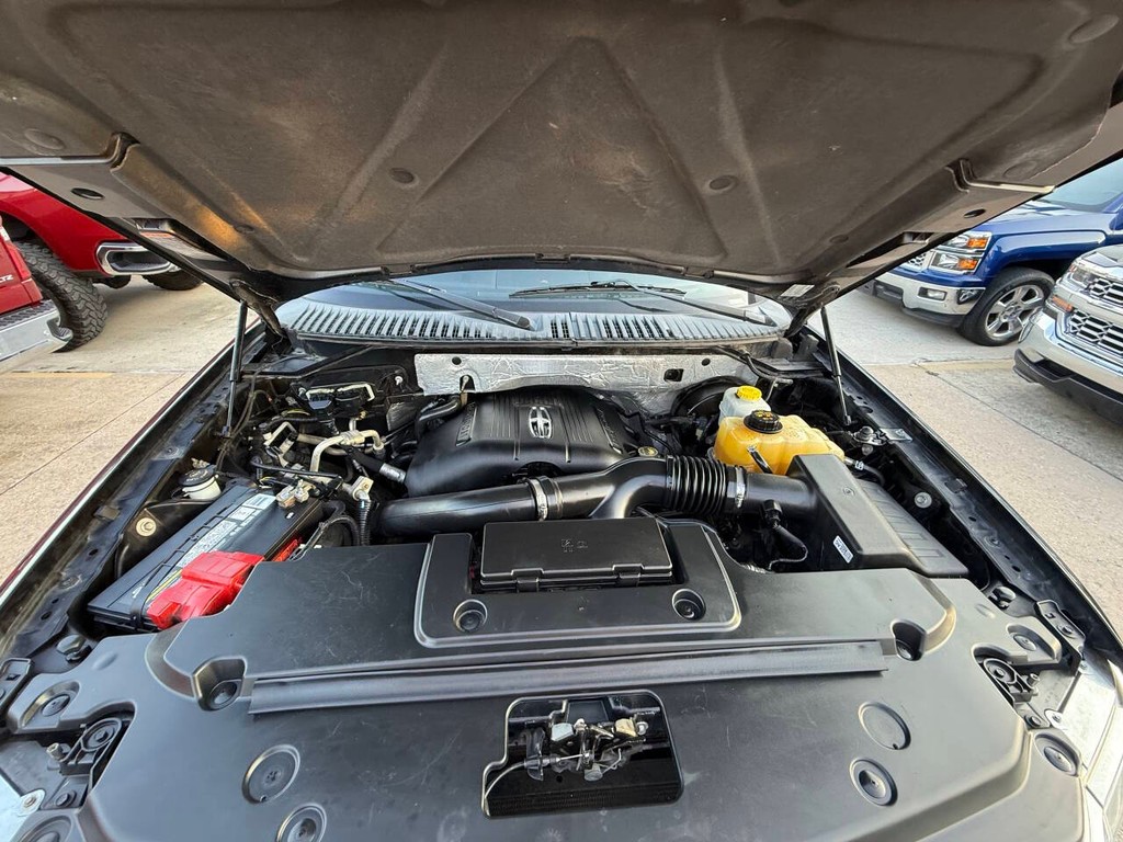 Lincoln Navigator Vehicle Full-screen Gallery Image 36