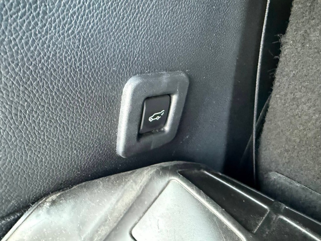 Lincoln Navigator Vehicle Full-screen Gallery Image 40