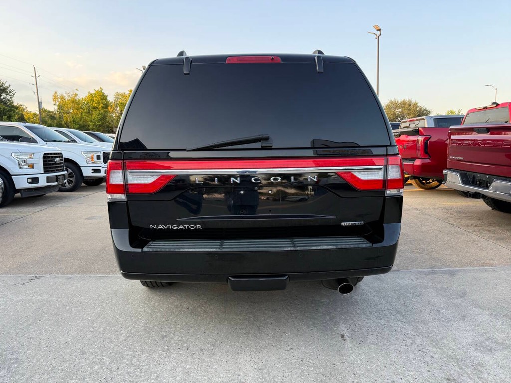 Lincoln Navigator Vehicle Full-screen Gallery Image 41