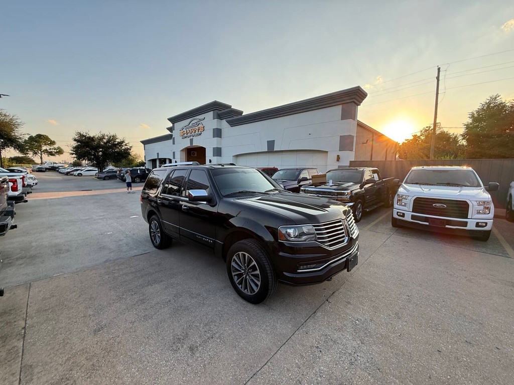 Lincoln Navigator Vehicle Full-screen Gallery Image 47