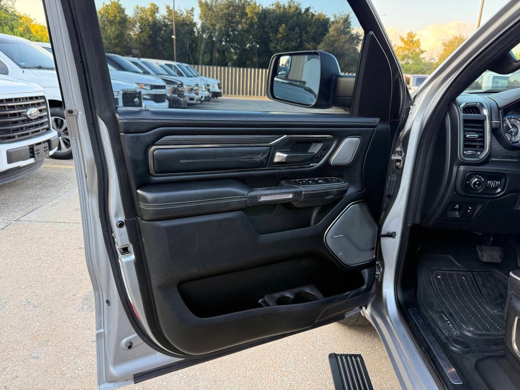 Ram 1500 Vehicle Full-screen Gallery Image 08