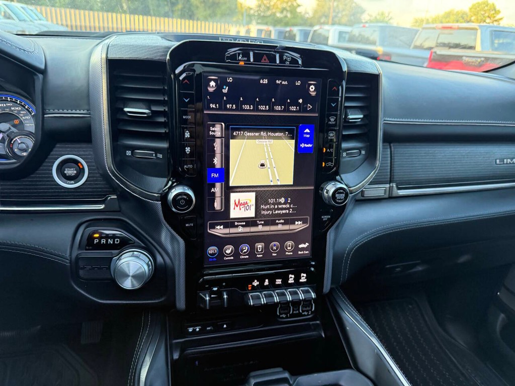 Ram 1500 Vehicle Full-screen Gallery Image 24