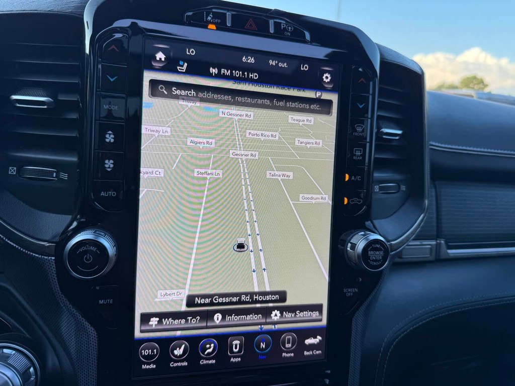 Ram 1500 Vehicle Full-screen Gallery Image 25