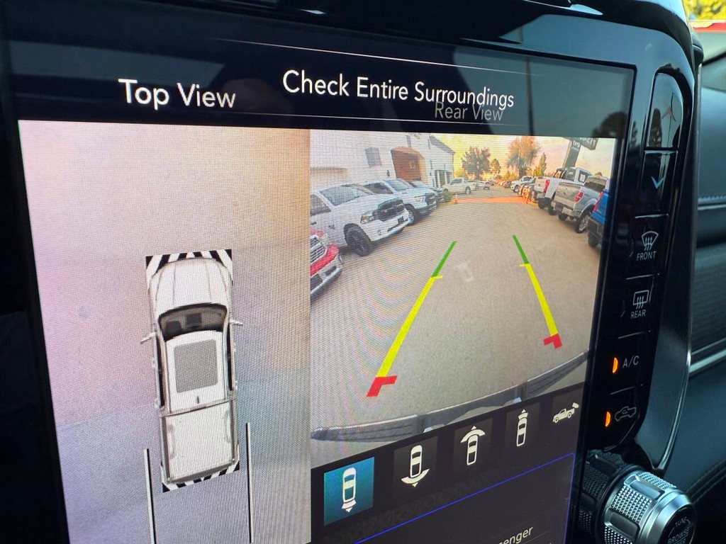 Ram 1500 Vehicle Full-screen Gallery Image 26