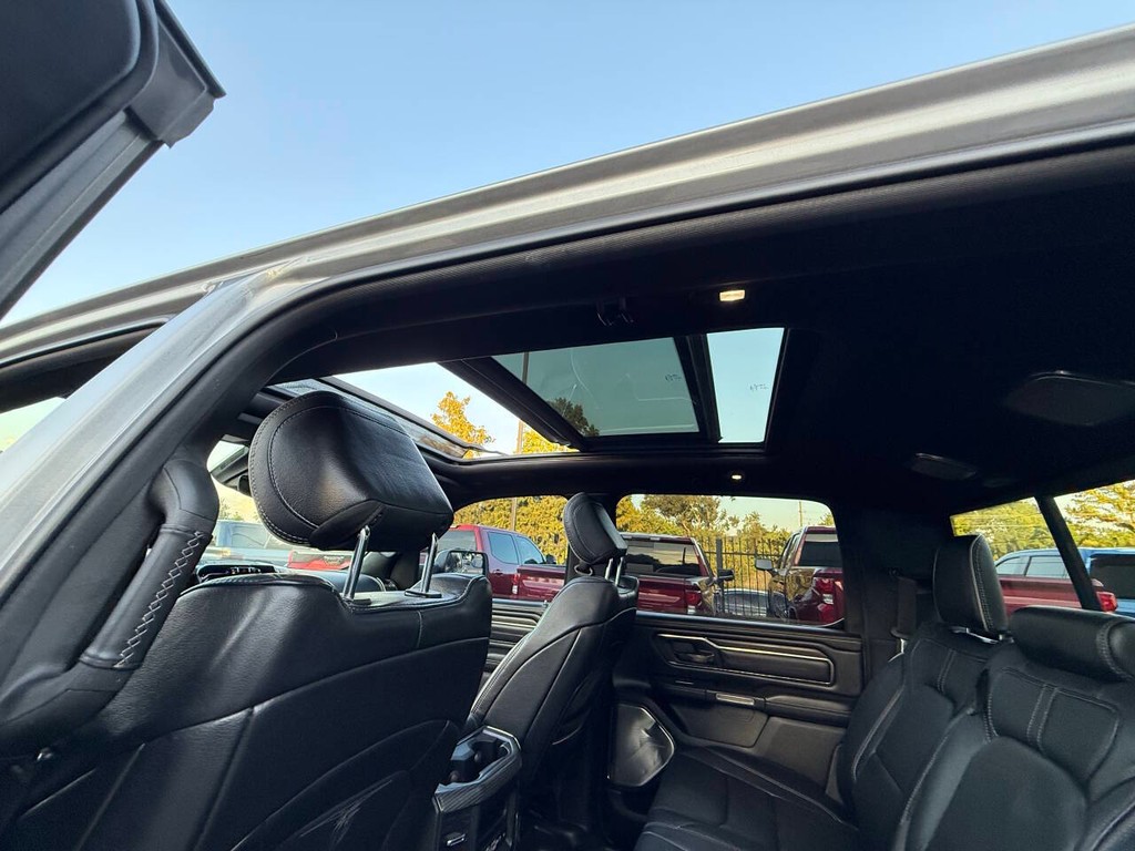 Ram 1500 Vehicle Full-screen Gallery Image 35