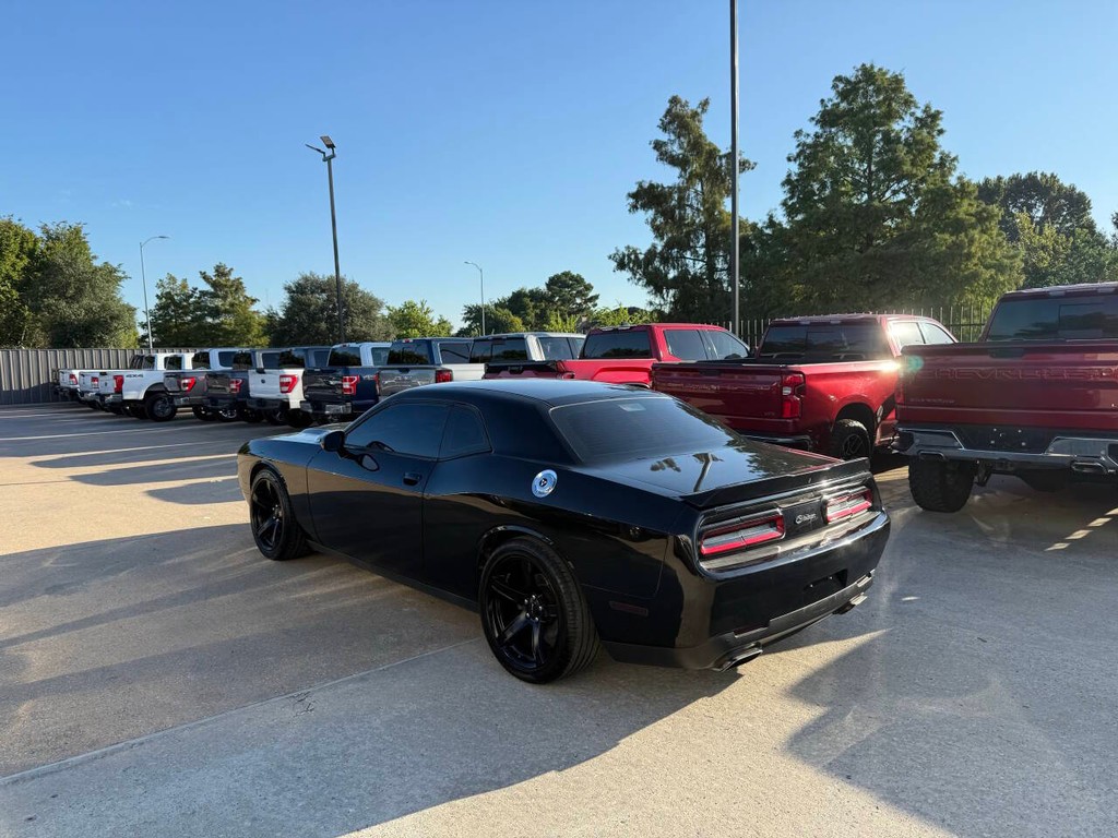 Dodge Challenger Vehicle Full-screen Gallery Image 04