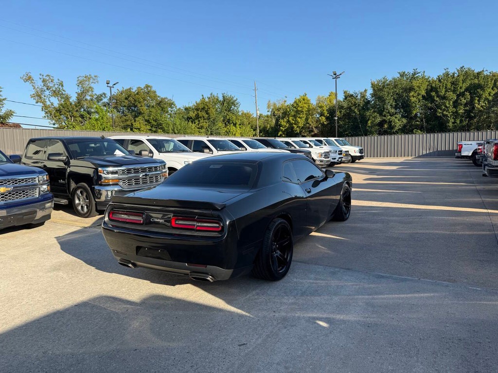 Dodge Challenger Vehicle Full-screen Gallery Image 05