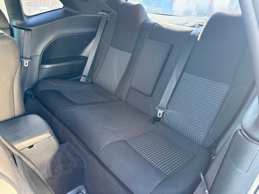 Dodge Challenger Vehicle Full-screen Gallery Image 08