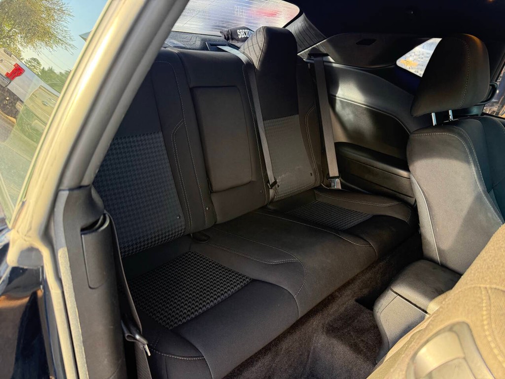 Dodge Challenger Vehicle Full-screen Gallery Image 12