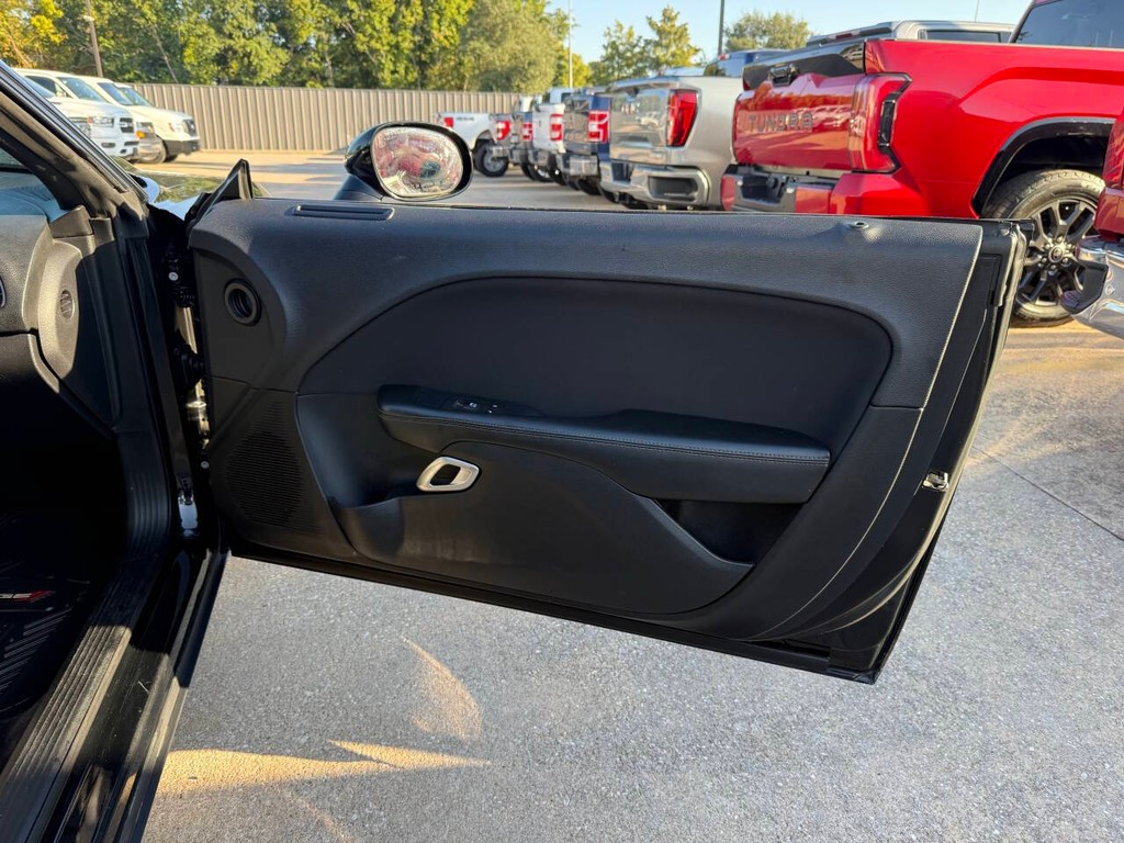 Dodge Challenger Vehicle Full-screen Gallery Image 13