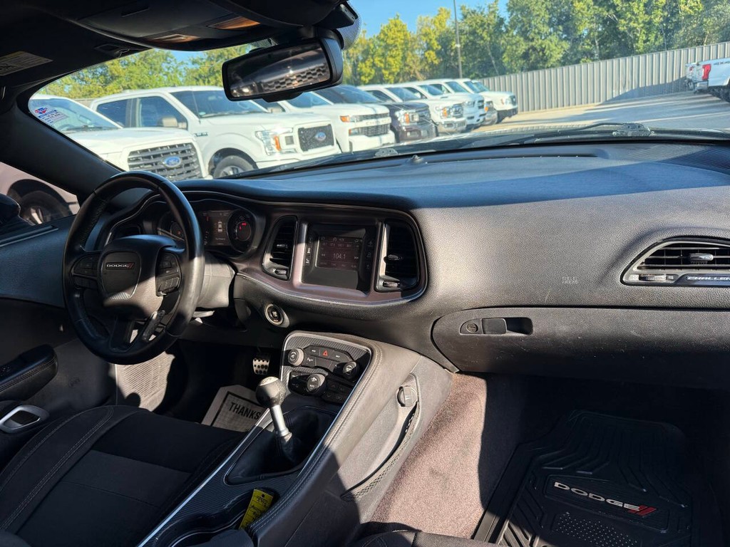 Dodge Challenger Vehicle Full-screen Gallery Image 14