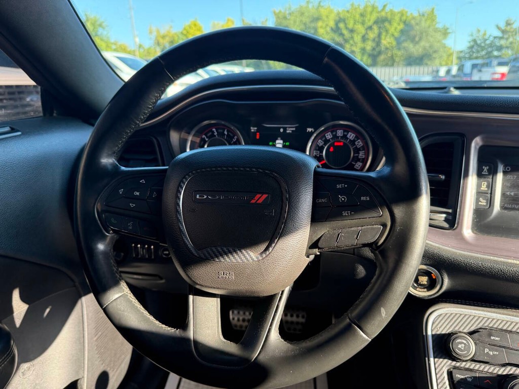 Dodge Challenger Vehicle Full-screen Gallery Image 17