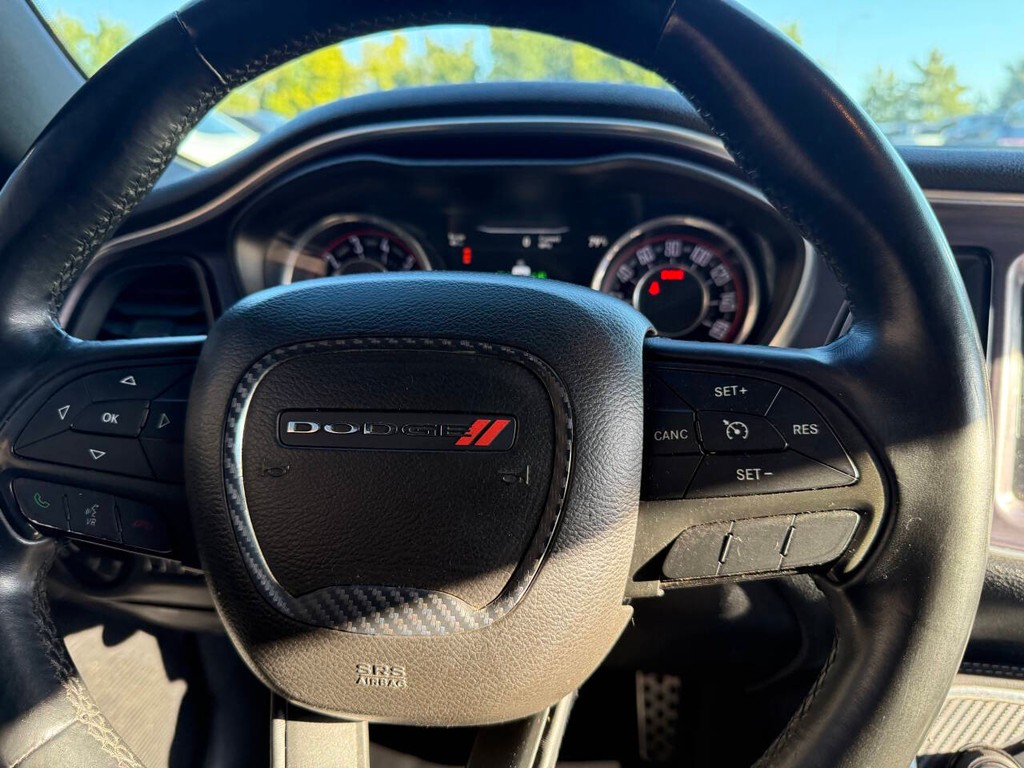 Dodge Challenger Vehicle Full-screen Gallery Image 18