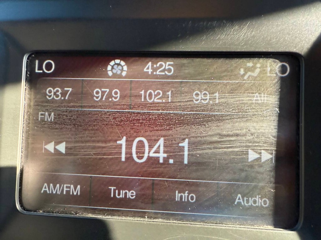 Dodge Challenger Vehicle Full-screen Gallery Image 21