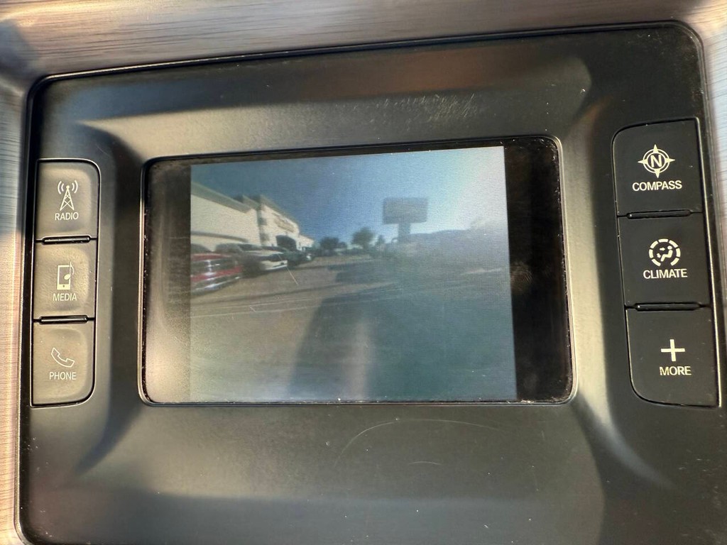 Dodge Challenger Vehicle Full-screen Gallery Image 22