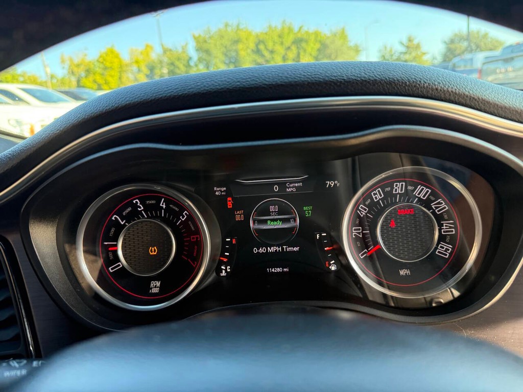 Dodge Challenger Vehicle Full-screen Gallery Image 25