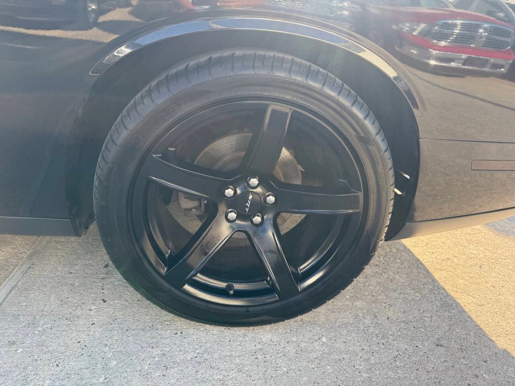 Dodge Challenger Vehicle Full-screen Gallery Image 29