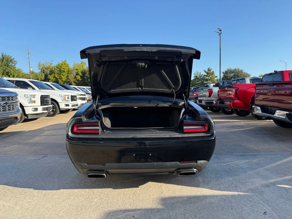 Dodge Challenger Vehicle Full-screen Gallery Image 30