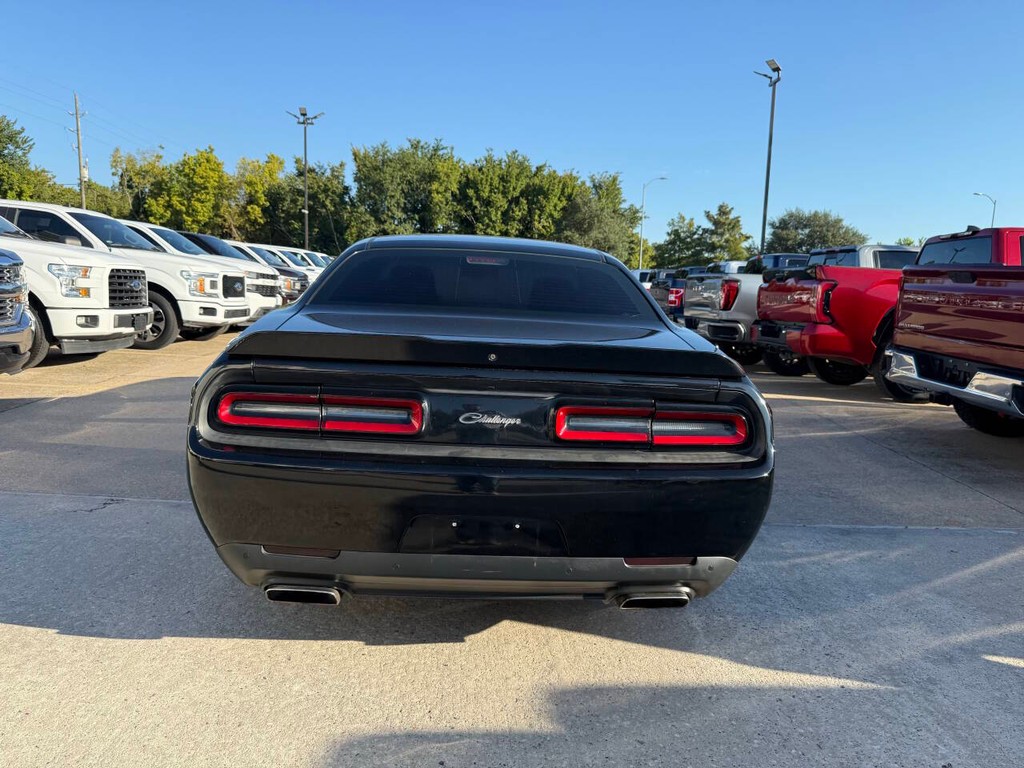 Dodge Challenger Vehicle Full-screen Gallery Image 31