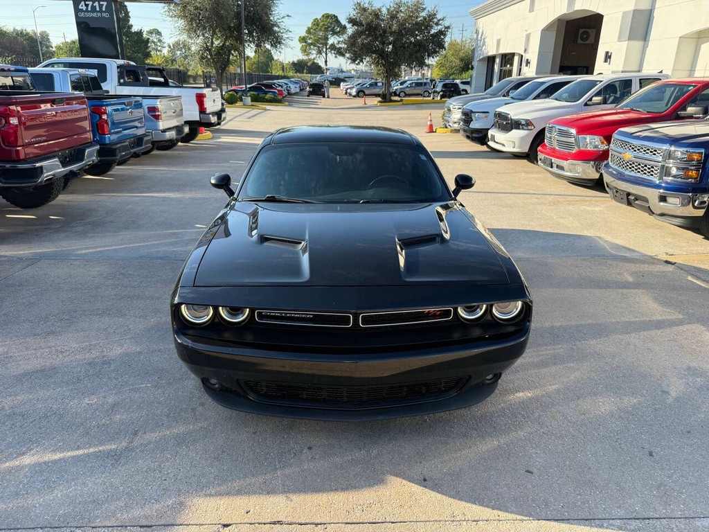 Dodge Challenger Vehicle Full-screen Gallery Image 32
