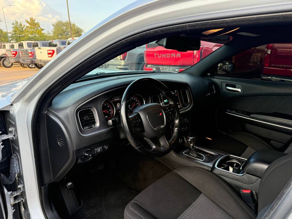 Dodge Charger Vehicle Full-screen Gallery Image 06