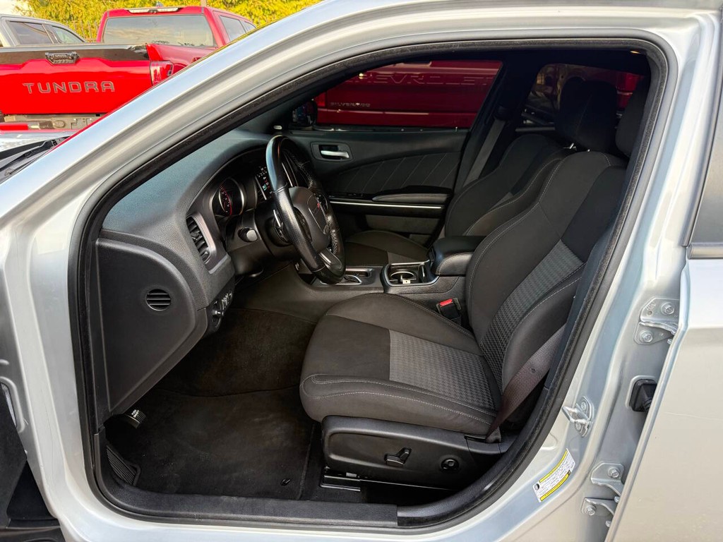 Dodge Charger Vehicle Full-screen Gallery Image 07