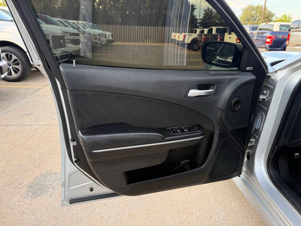 Dodge Charger Vehicle Full-screen Gallery Image 08