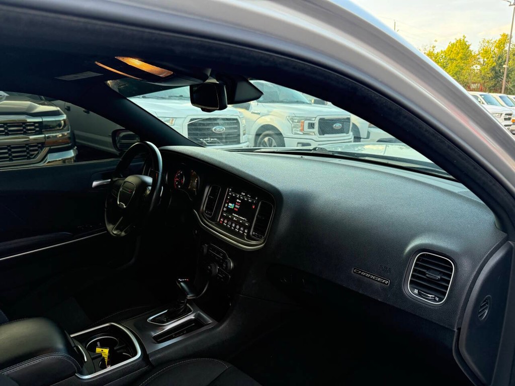 Dodge Charger Vehicle Full-screen Gallery Image 09