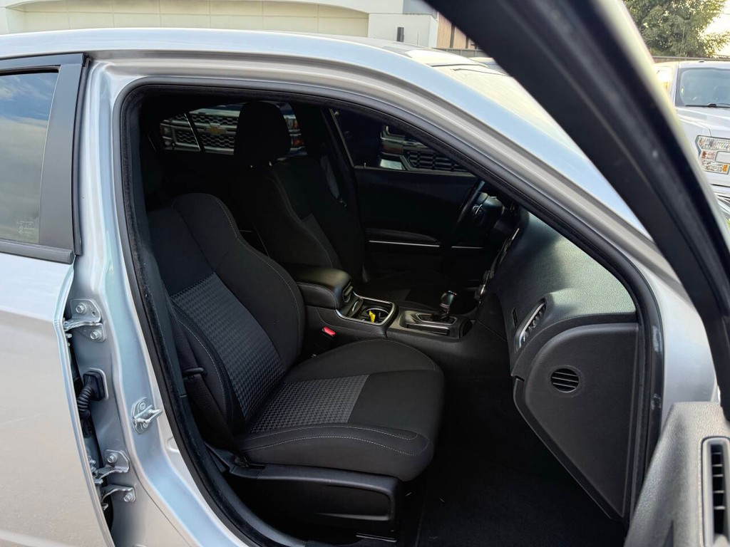 Dodge Charger Vehicle Full-screen Gallery Image 10